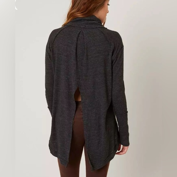 FREE PEOPLE - Split Back Turtleneck Sweater in Size  S - Picture 2 of 8